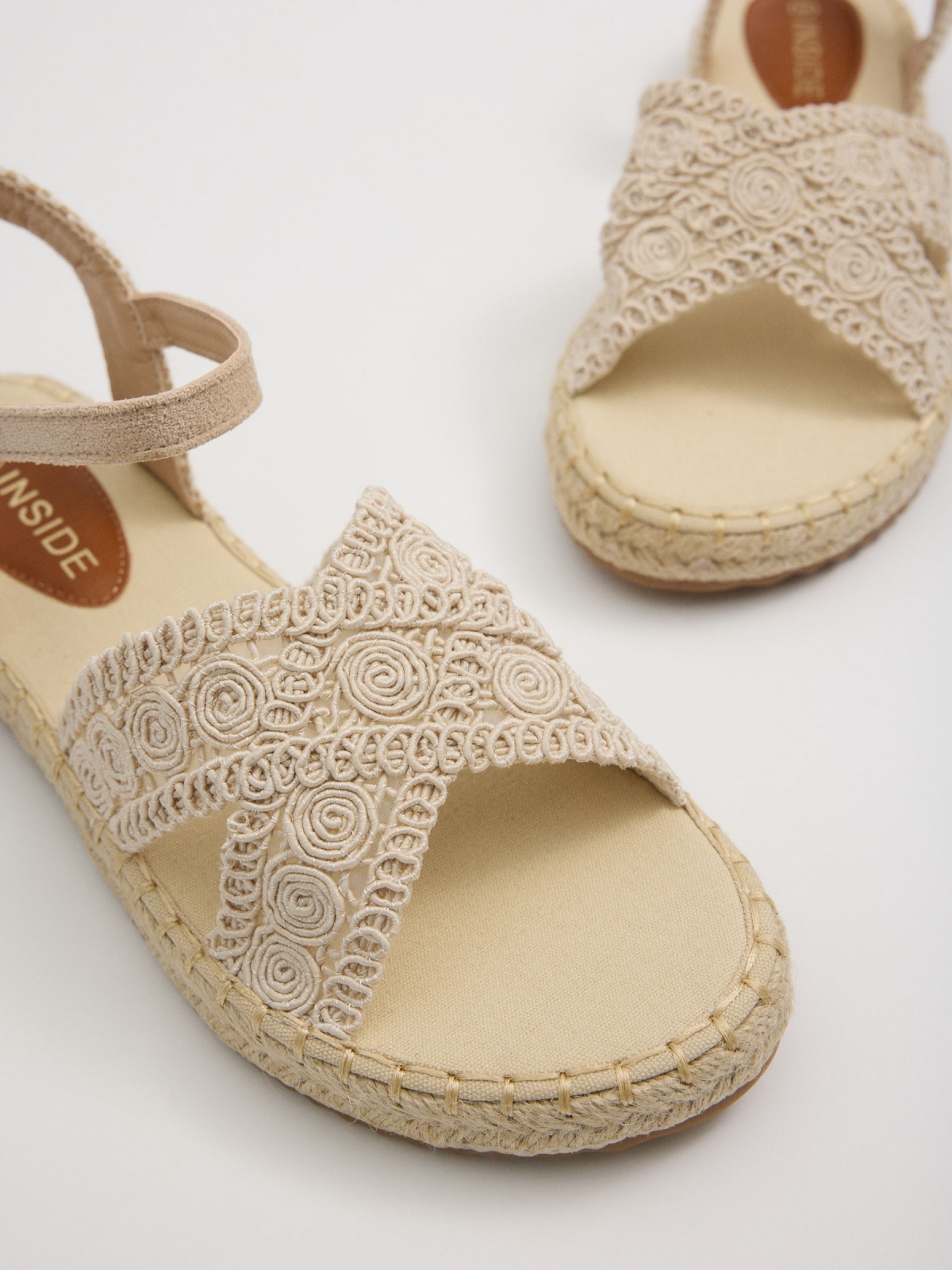 Jute sandals with crossed straps sand detail view