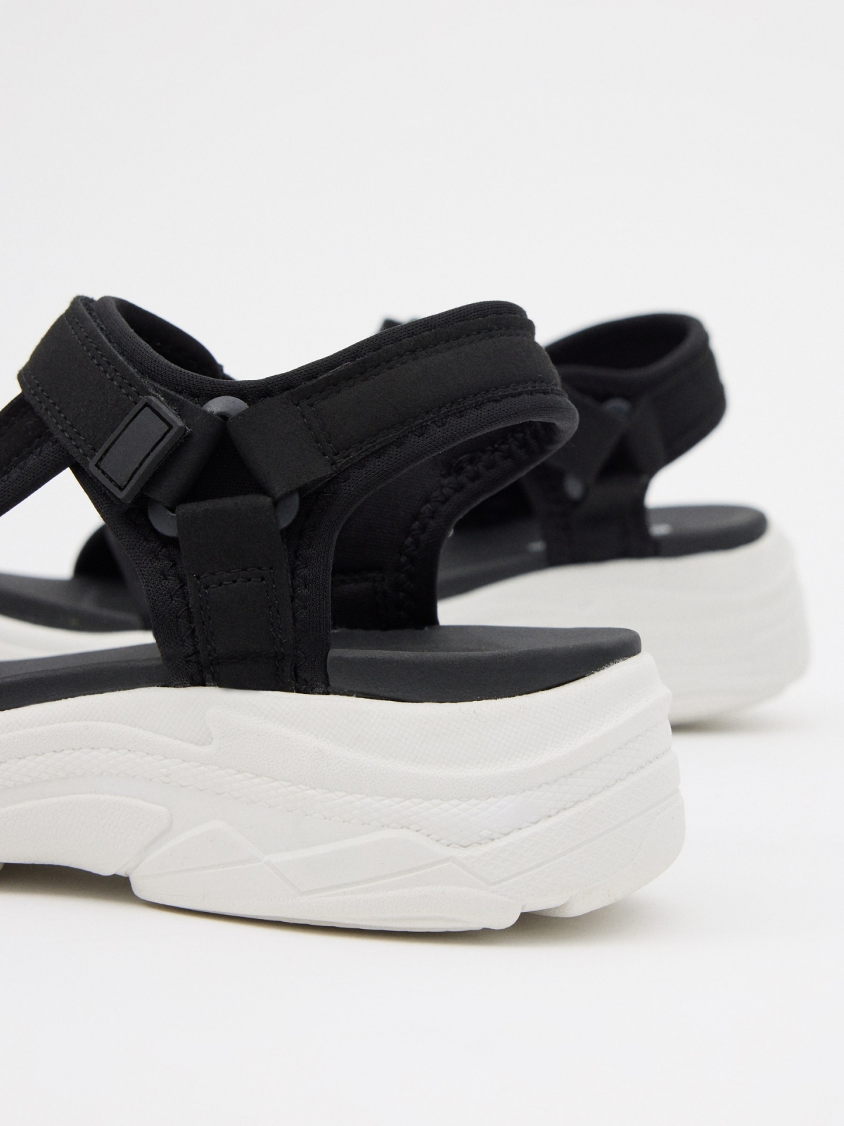 Sport sandal with thick sole black detail view