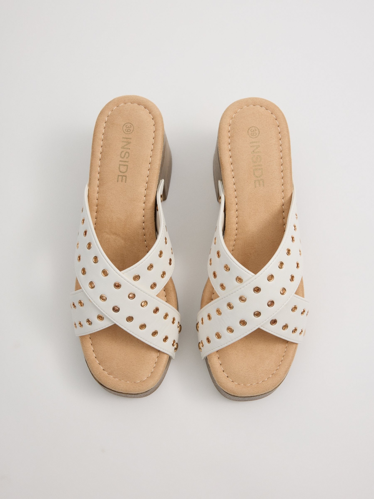 Cross-strap studded heeled sandals white zenithal view