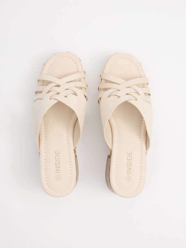 Cross-strap heeled sandals off white zenithal view