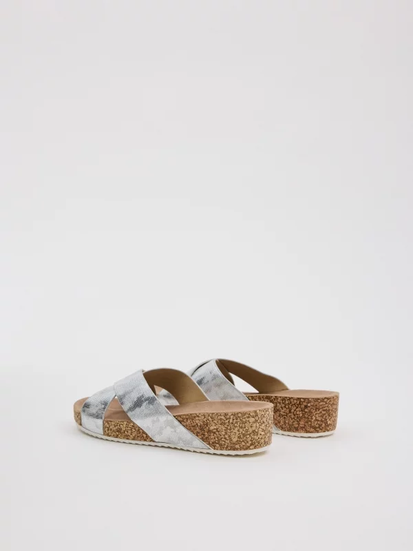 Wide metallic strips wedge silver 45º back view