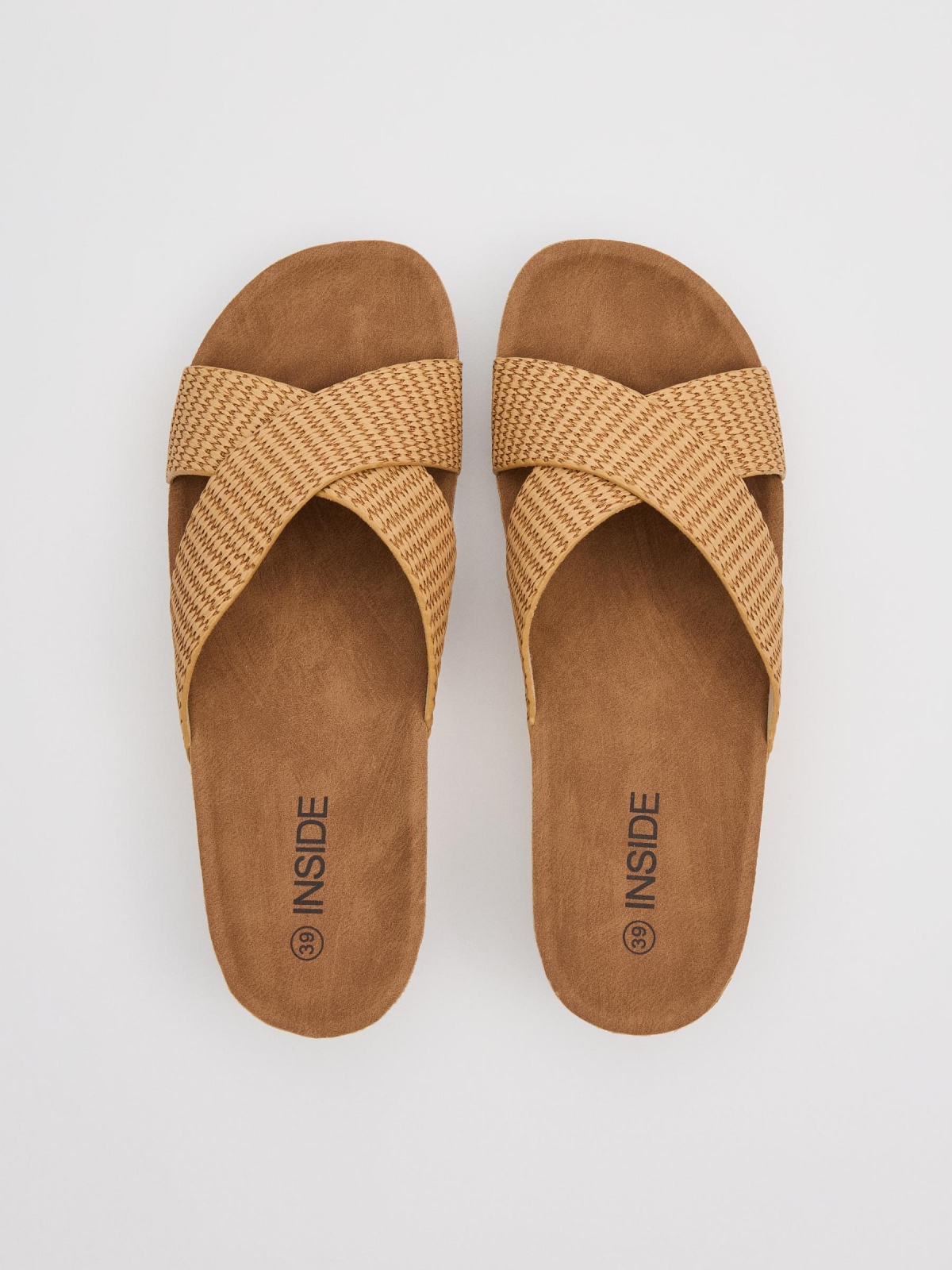 Low wedges wide straps sand zenithal view