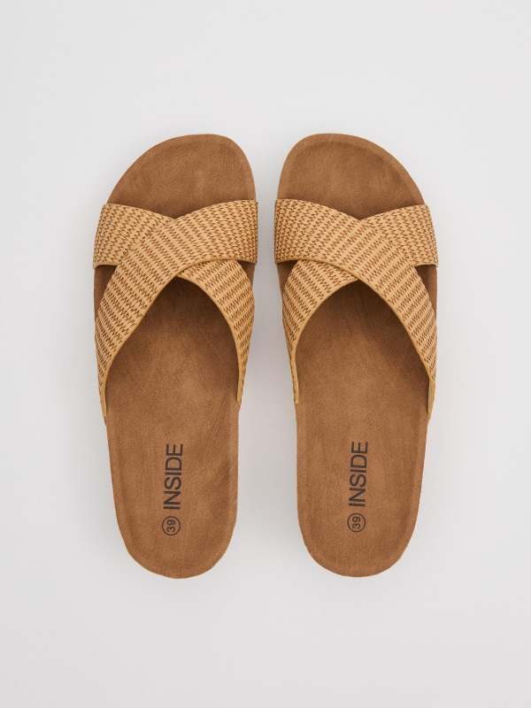 Low wedges wide straps sand zenithal view