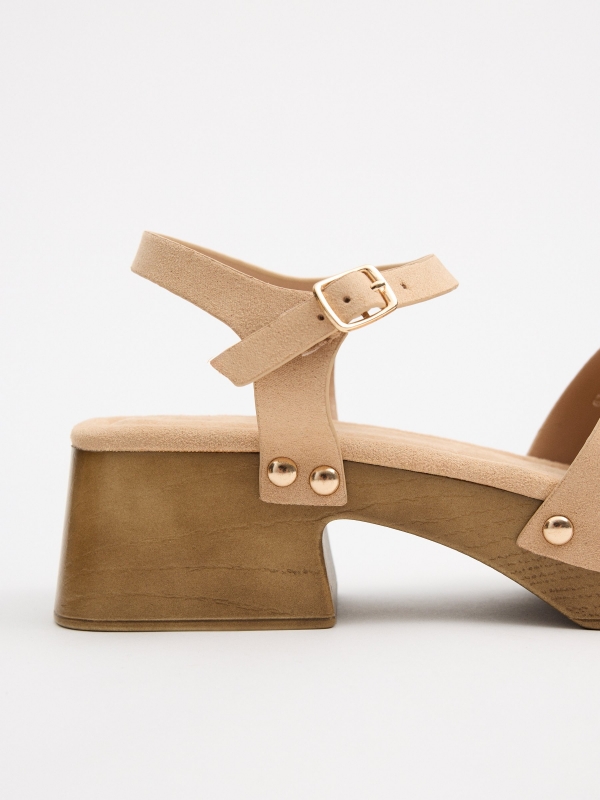 Square heel sandal sand sand detail view