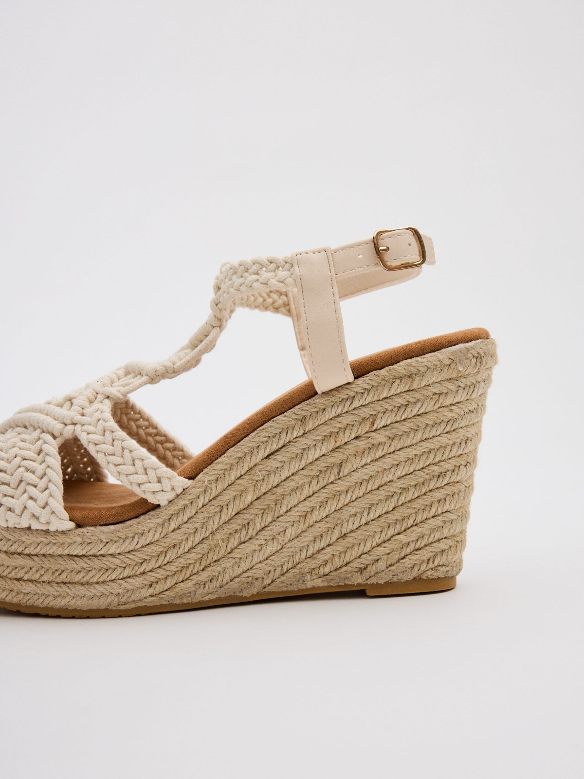 High wedge macramé sand detail view