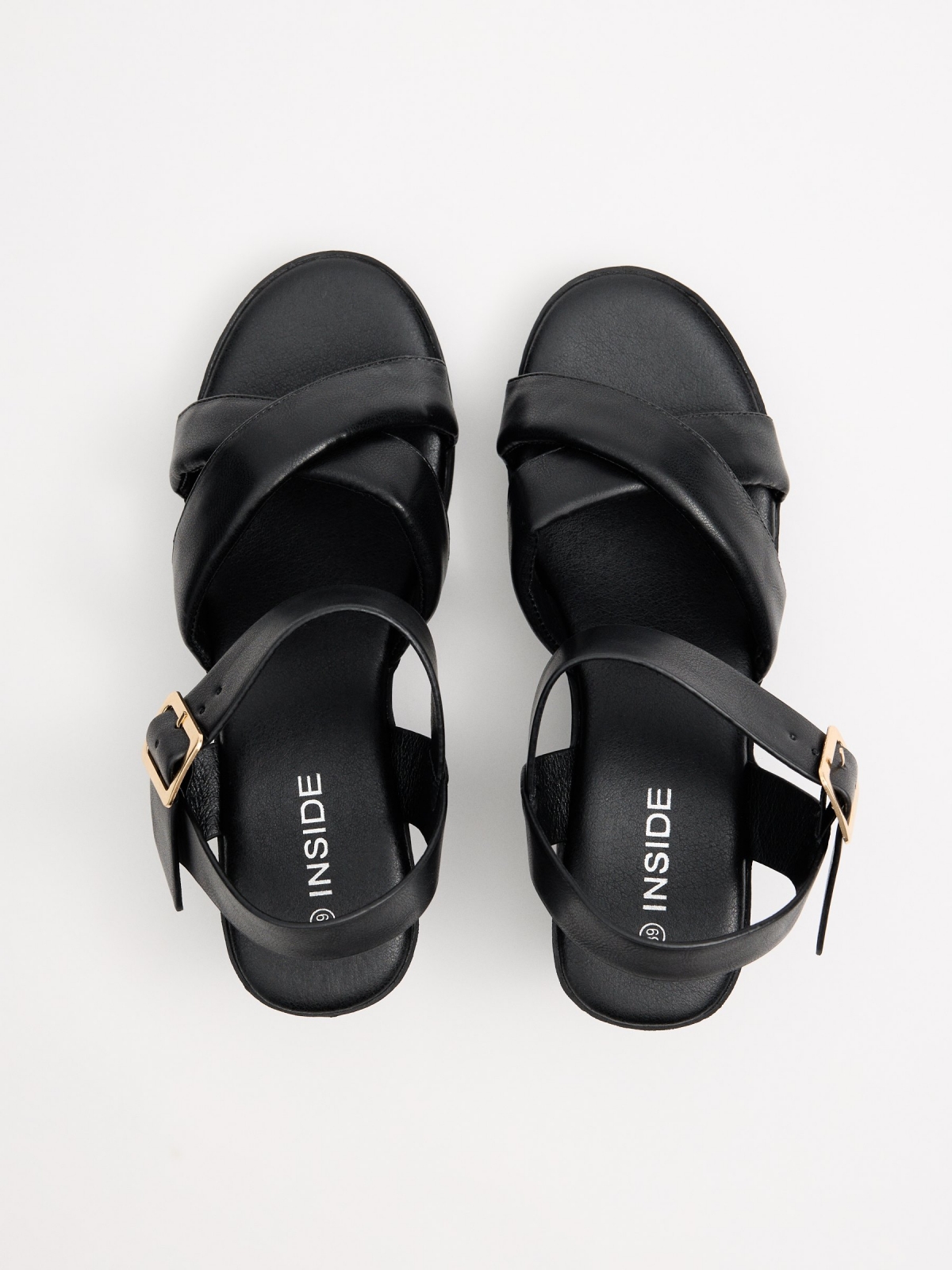 Cross-strap heeled sandals black zenithal view