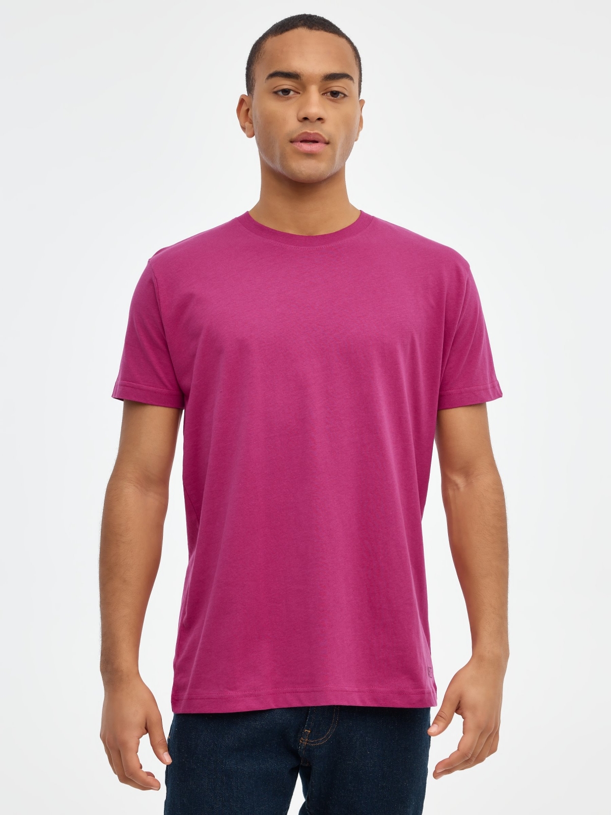 Camiseta básica manga corta berenjena vista media frontal