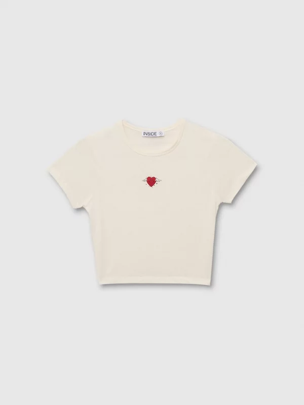  Camiseta crop manga corta corazón blanco roto vista frontal