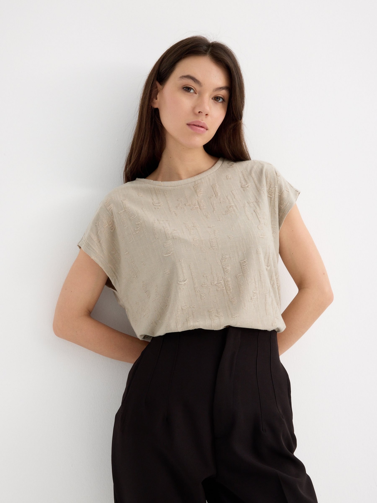 Sleeveless devoré shirt taupe detail view