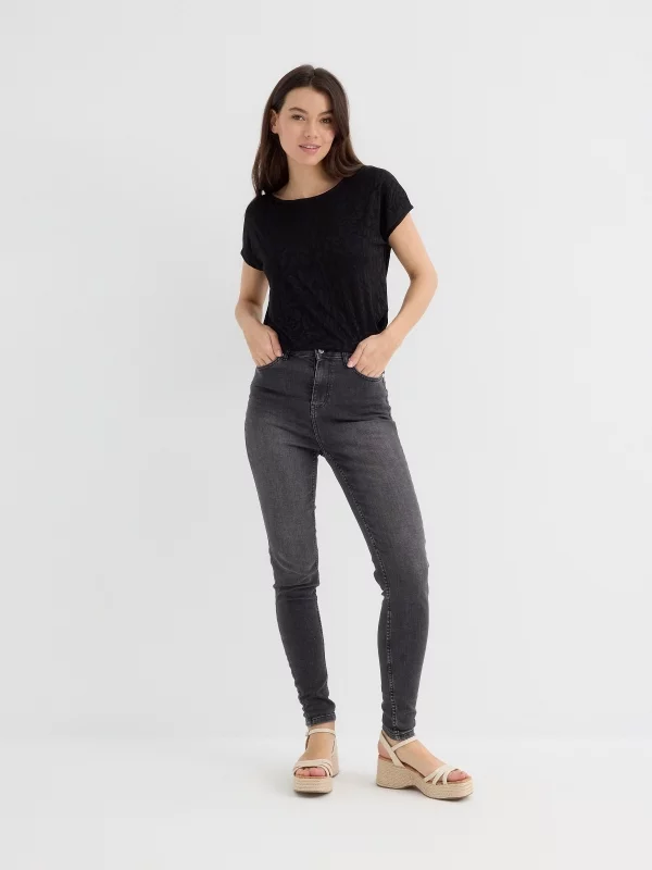 Camiseta jacquard oversized negro vista general frontal