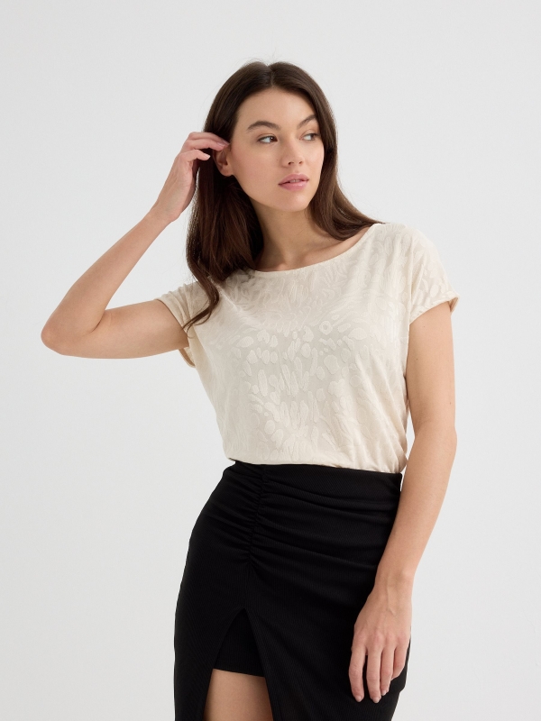 Camiseta jacquard oversized areia vista meia frontal