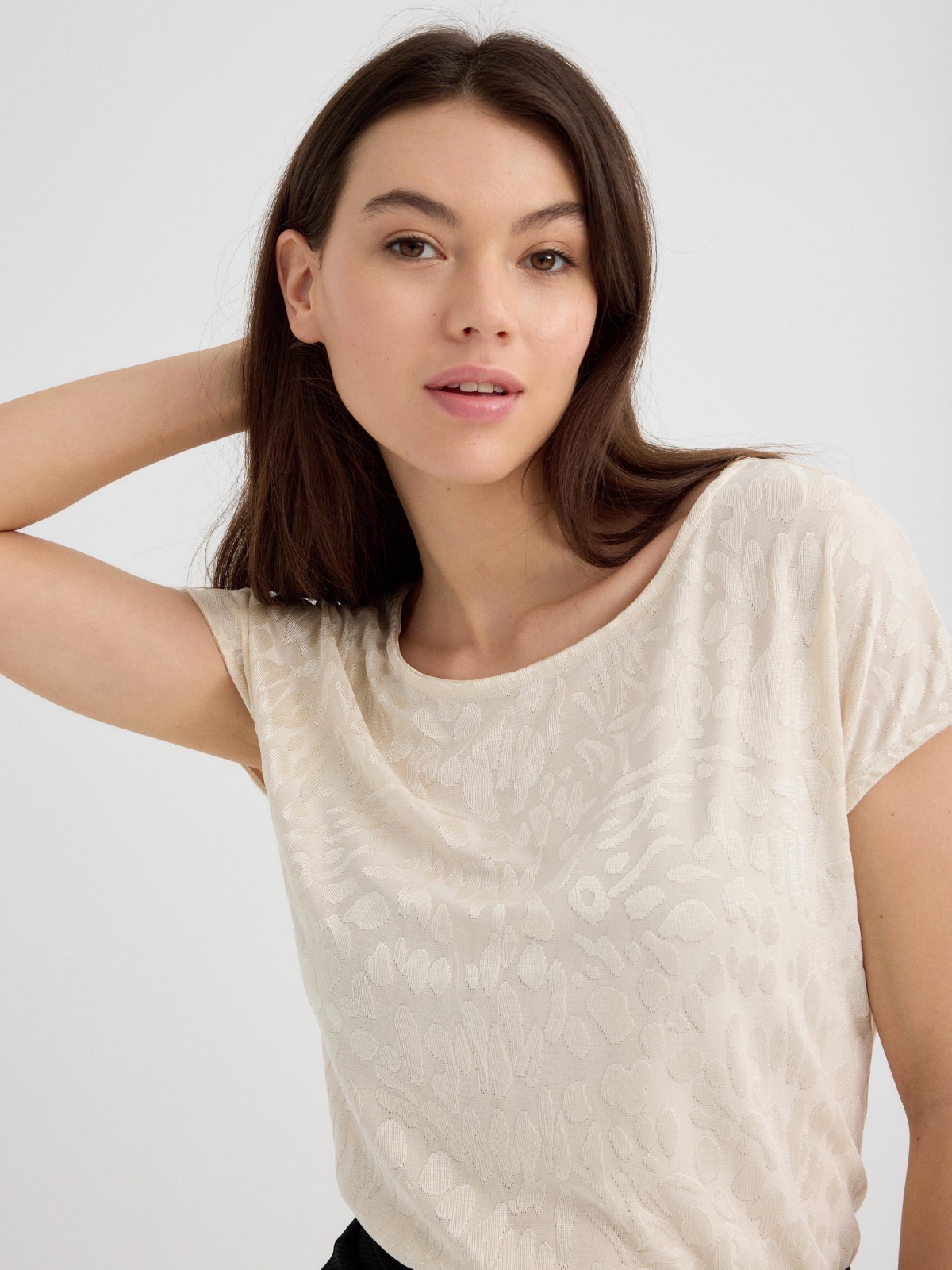 Camiseta jacquard oversized areia vista detalhe