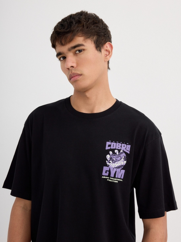 Camiseta manga corta Cobra Gim negro vista detalle