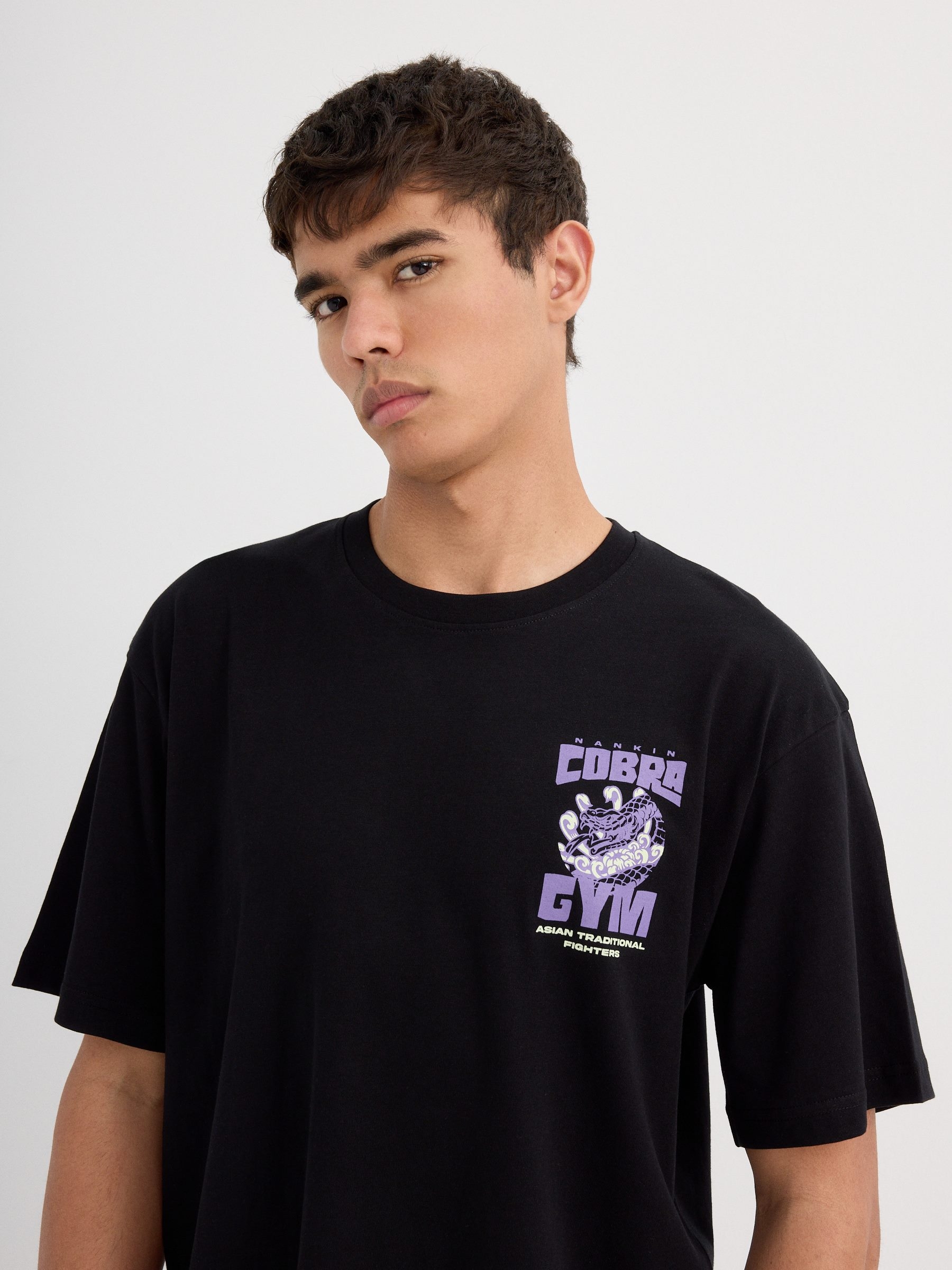 Camiseta manga corta Cobra Gim negro vista media frontal