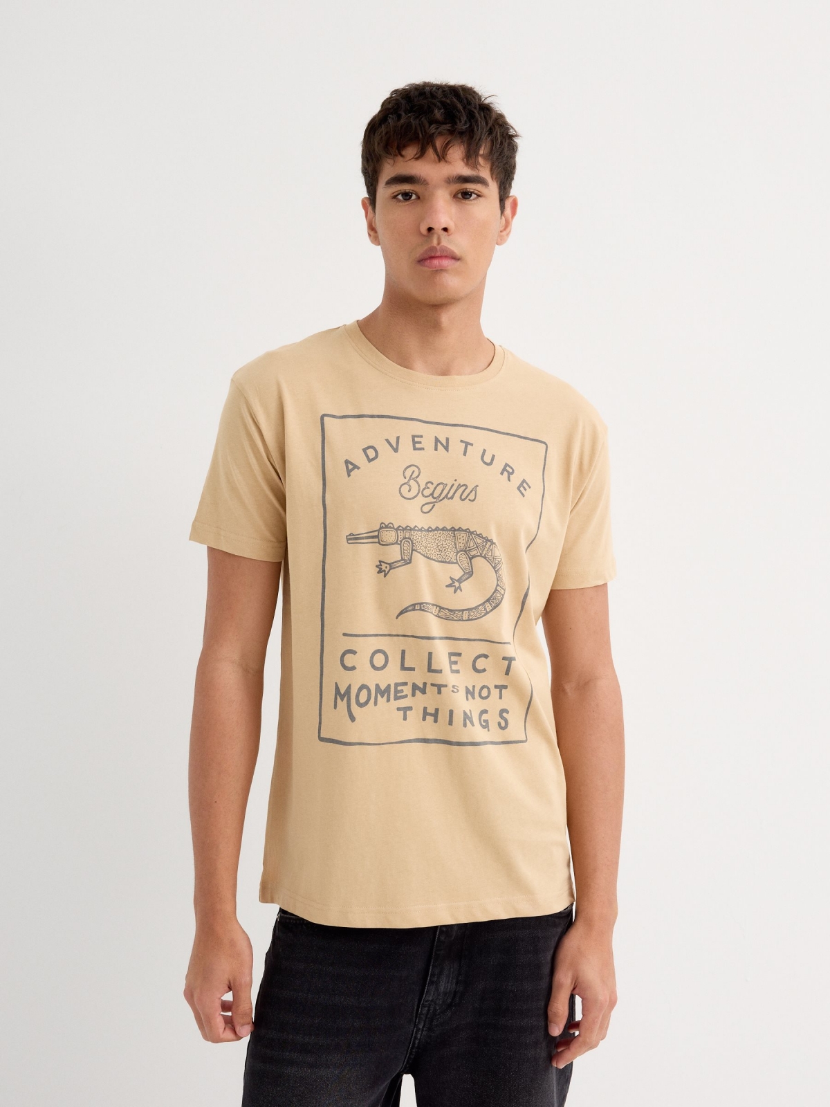 Short sleeve t-shirt Collect moments sand middle front view