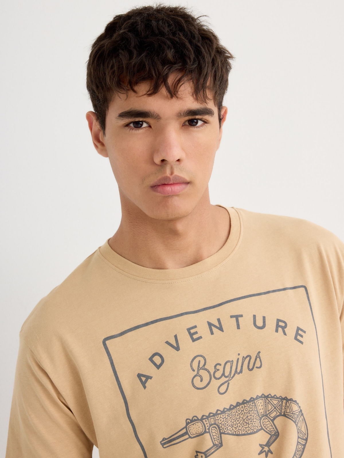 Short sleeve t-shirt Collect moments sand detail view