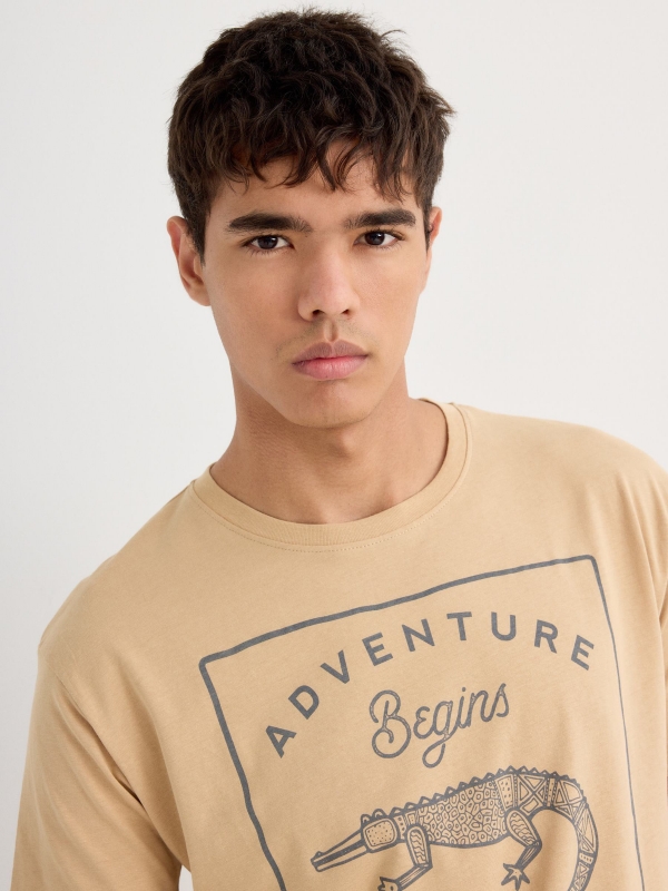Short sleeve t-shirt Collect moments sand detail view