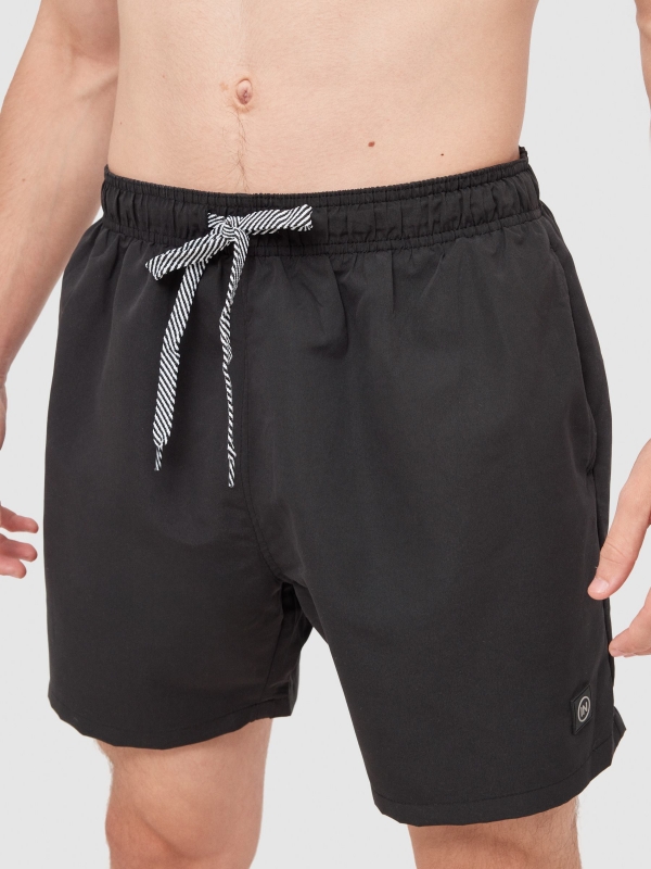 Maiô básico com bolsos preto vista geral frontal