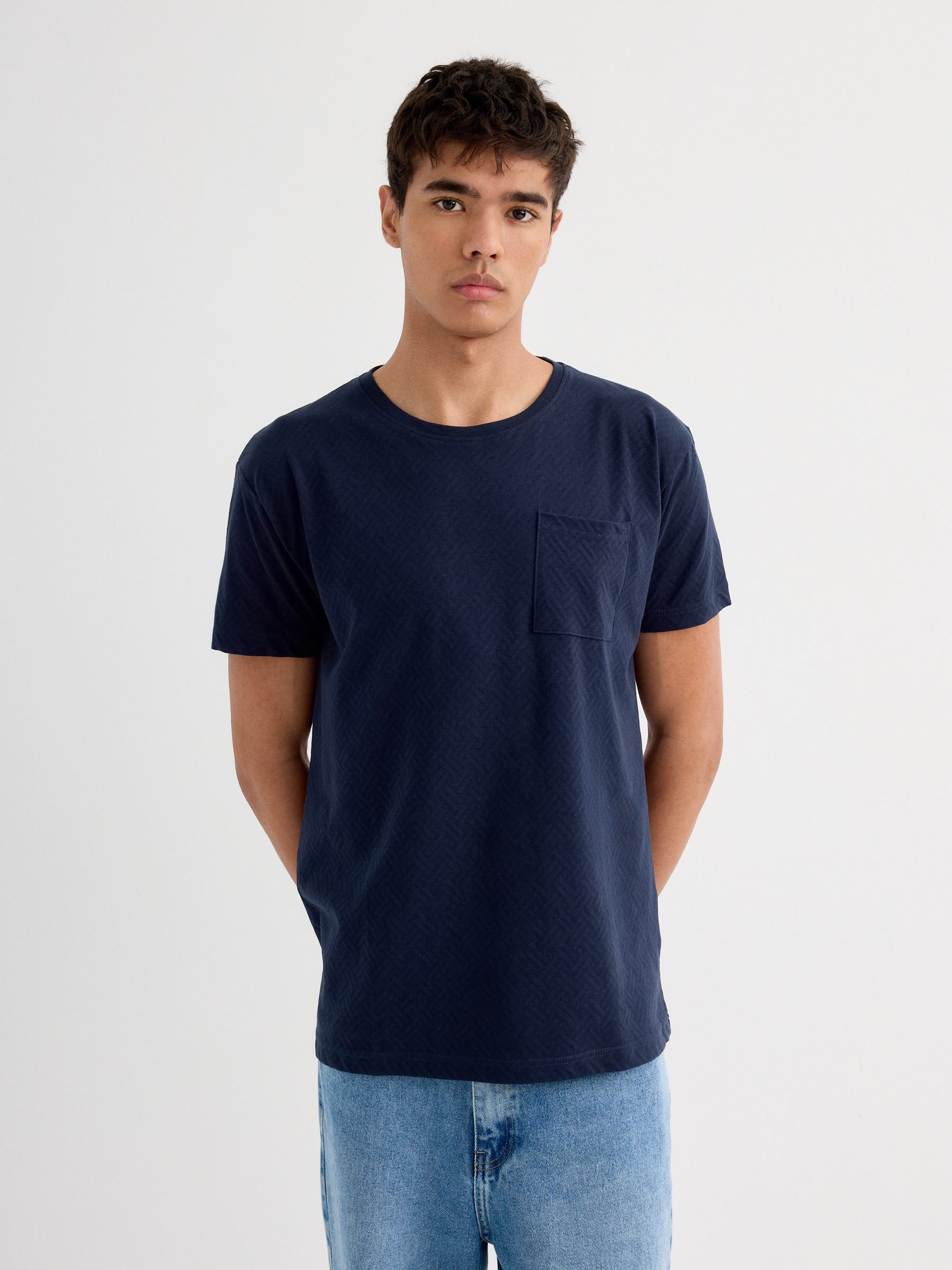 Camiseta manga corta bolsillo jacquard azul marino vista media frontal