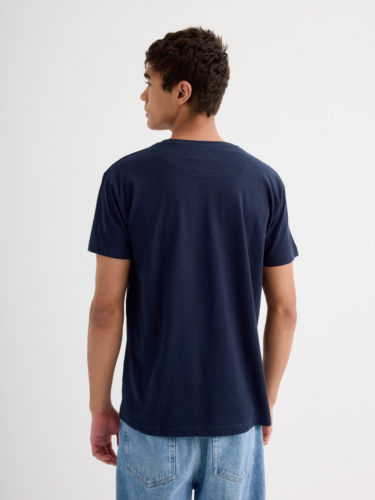 Camiseta manga corta bolsillo jacquard azul marino vista media trasera