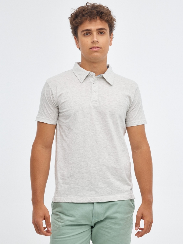 Polo básico cuello clásico melange claro vista media frontal