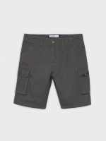 %Pto% Bermuda cargo con bolsillos gris vista frontal