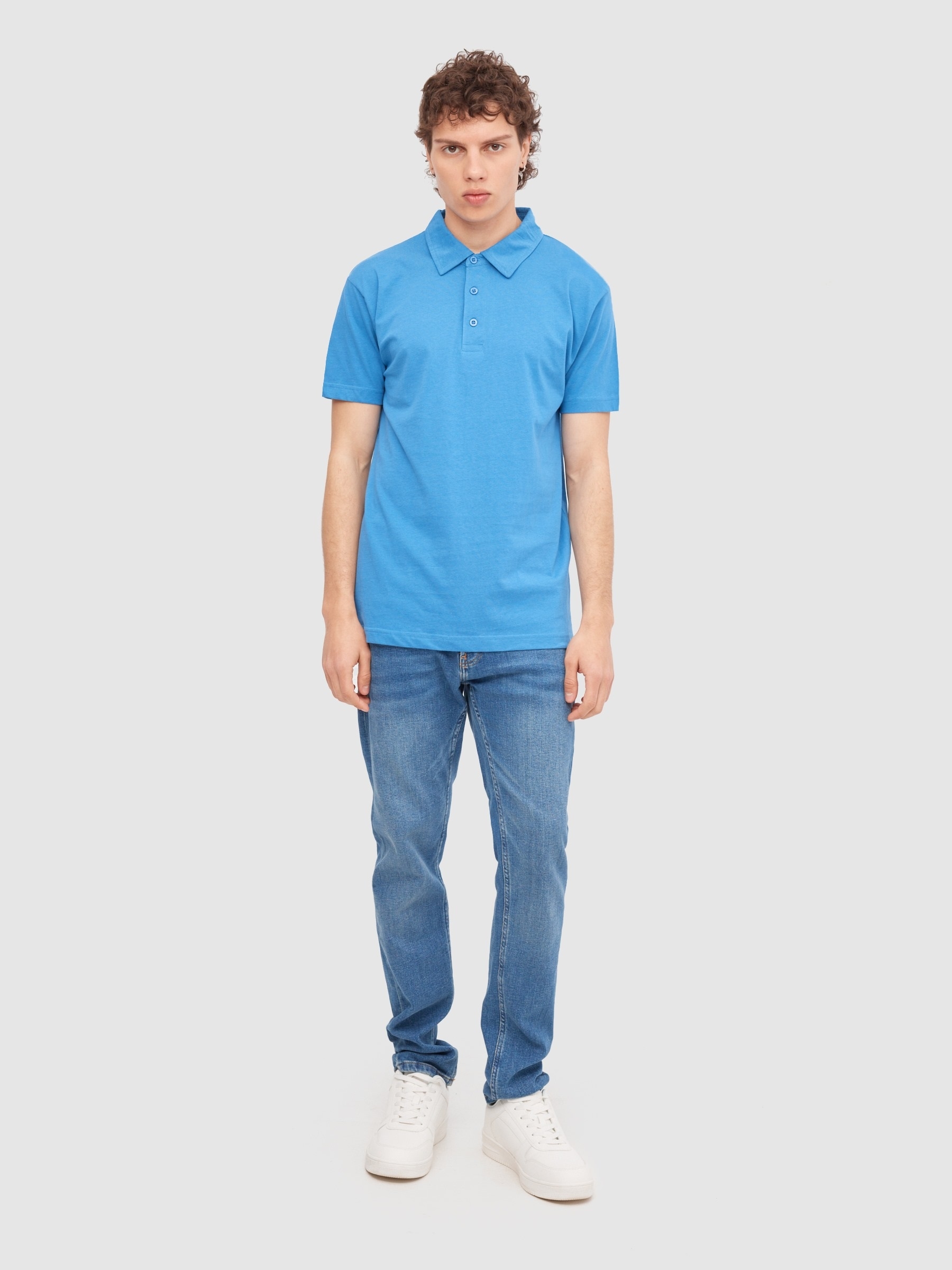 Basic short-sleeved polo shirt blue middle front view