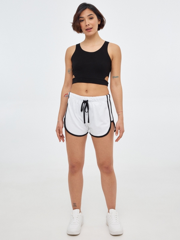 Short contrasting trims white general front view