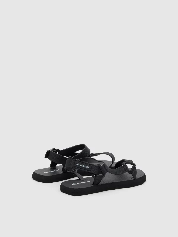 Sandália tiras velcro preto vista traseira 45º