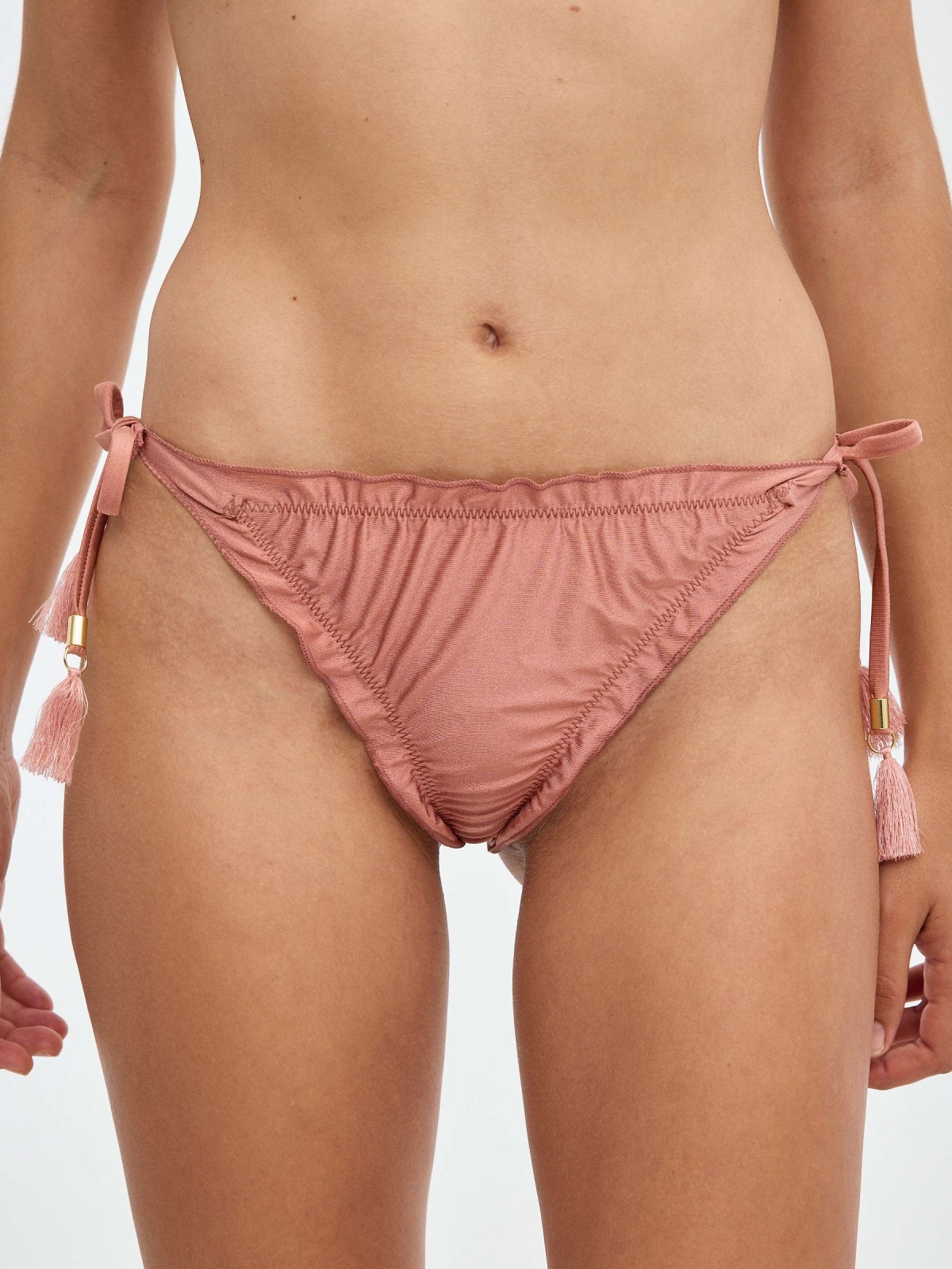 Cueca de biquíni efeito metalizado rosa pó vista detalhe traseira