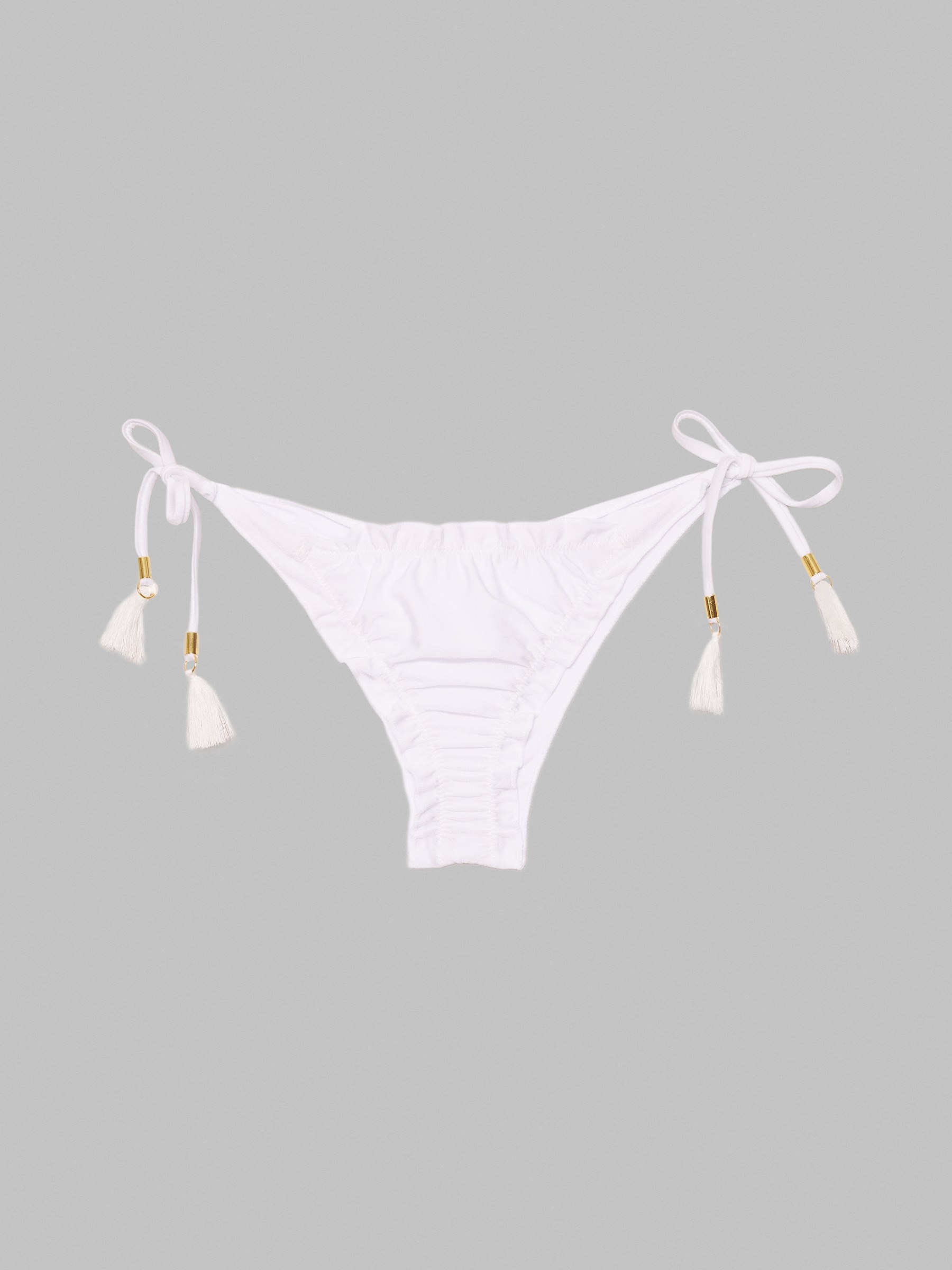 Cueca de biquíni efeito metalizado branco vista meia frontal