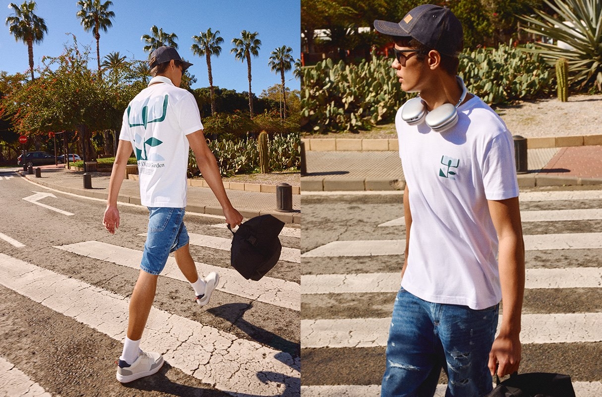 Short-sleeve t-shirt with abstract print white middle front view