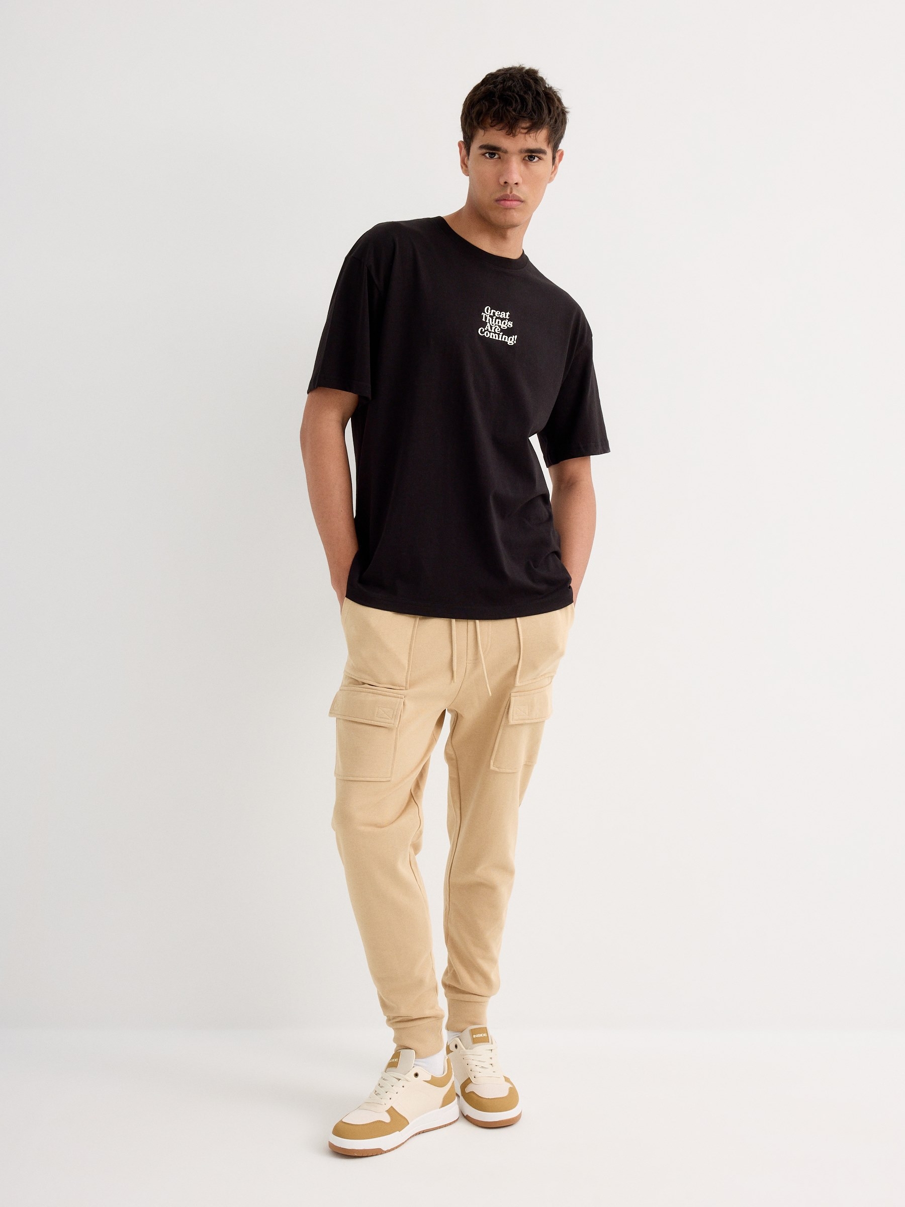 Camiseta manga curta Great Things preto vista meia frontal