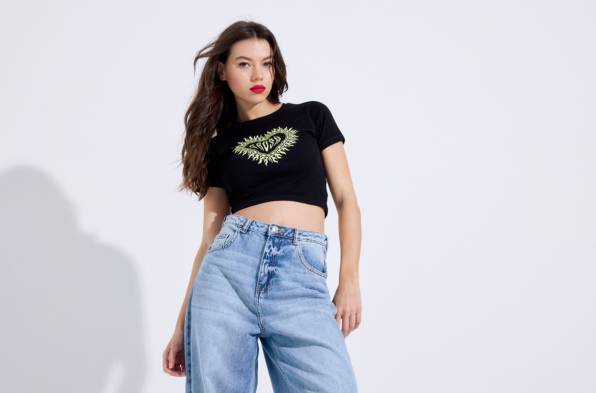 Short sleeve crop top Crush black middle front view