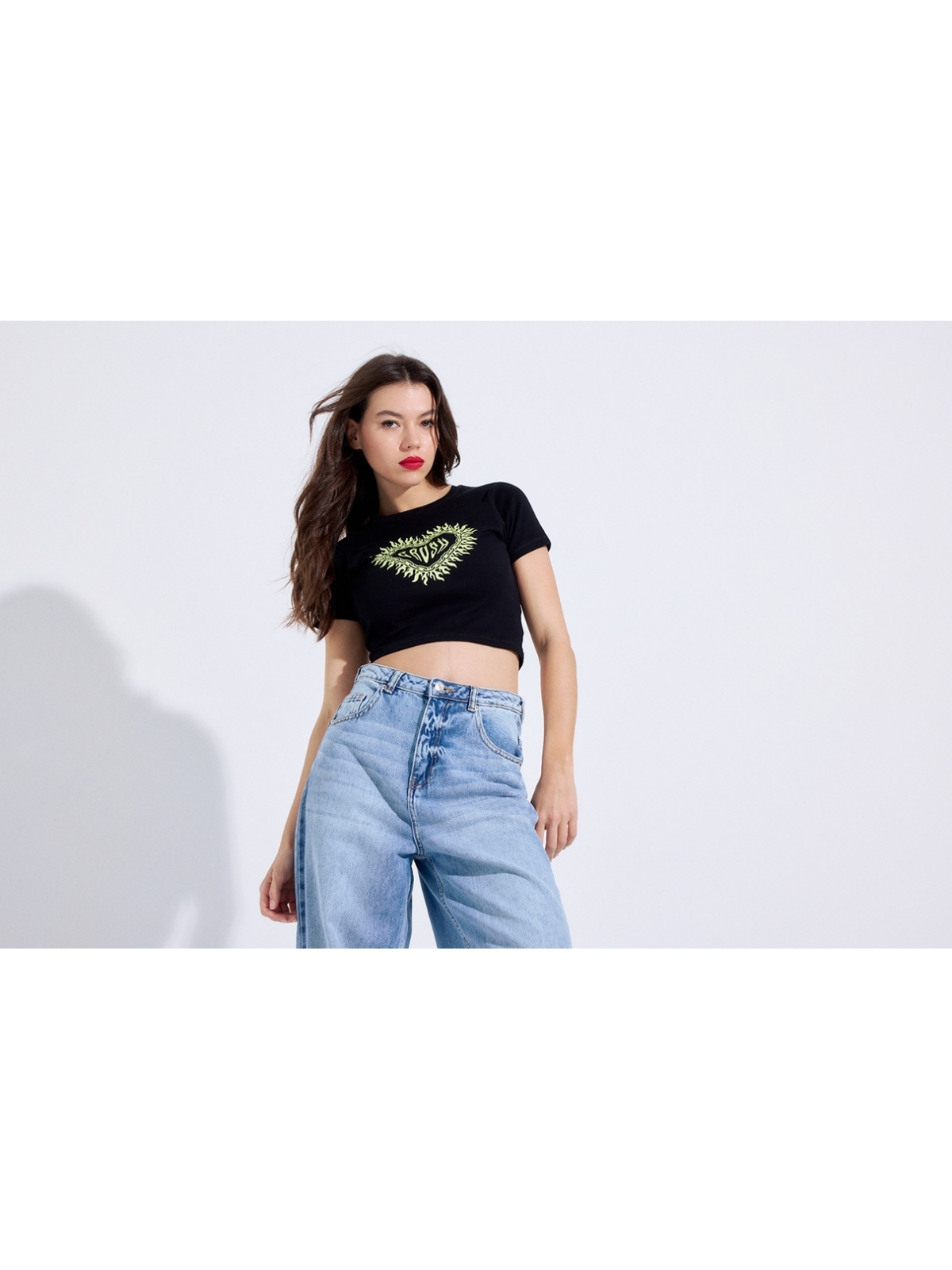 %NewExtra% Camiseta crop manga corta Crush negro