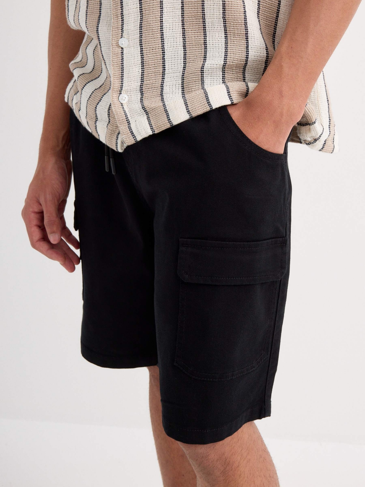 Bermuda cargo black front detail view