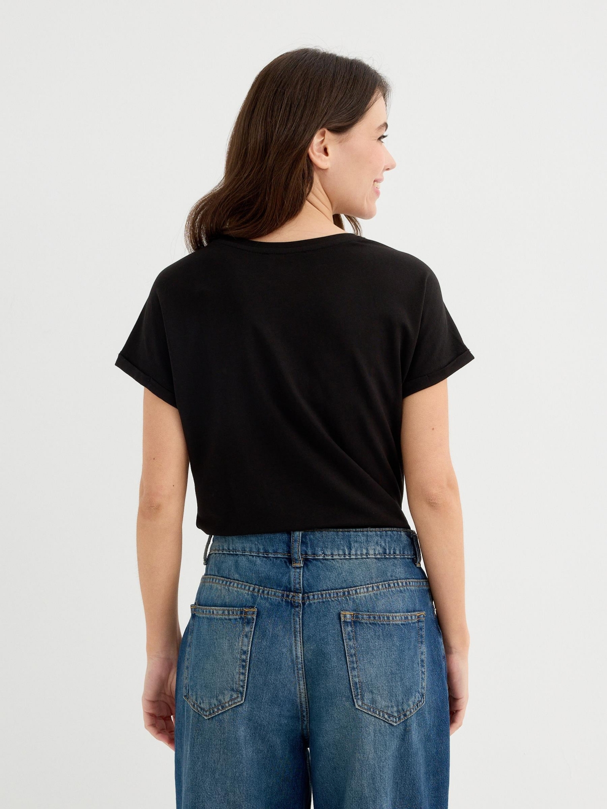 Camiseta manga corta entredós negro vista media trasera