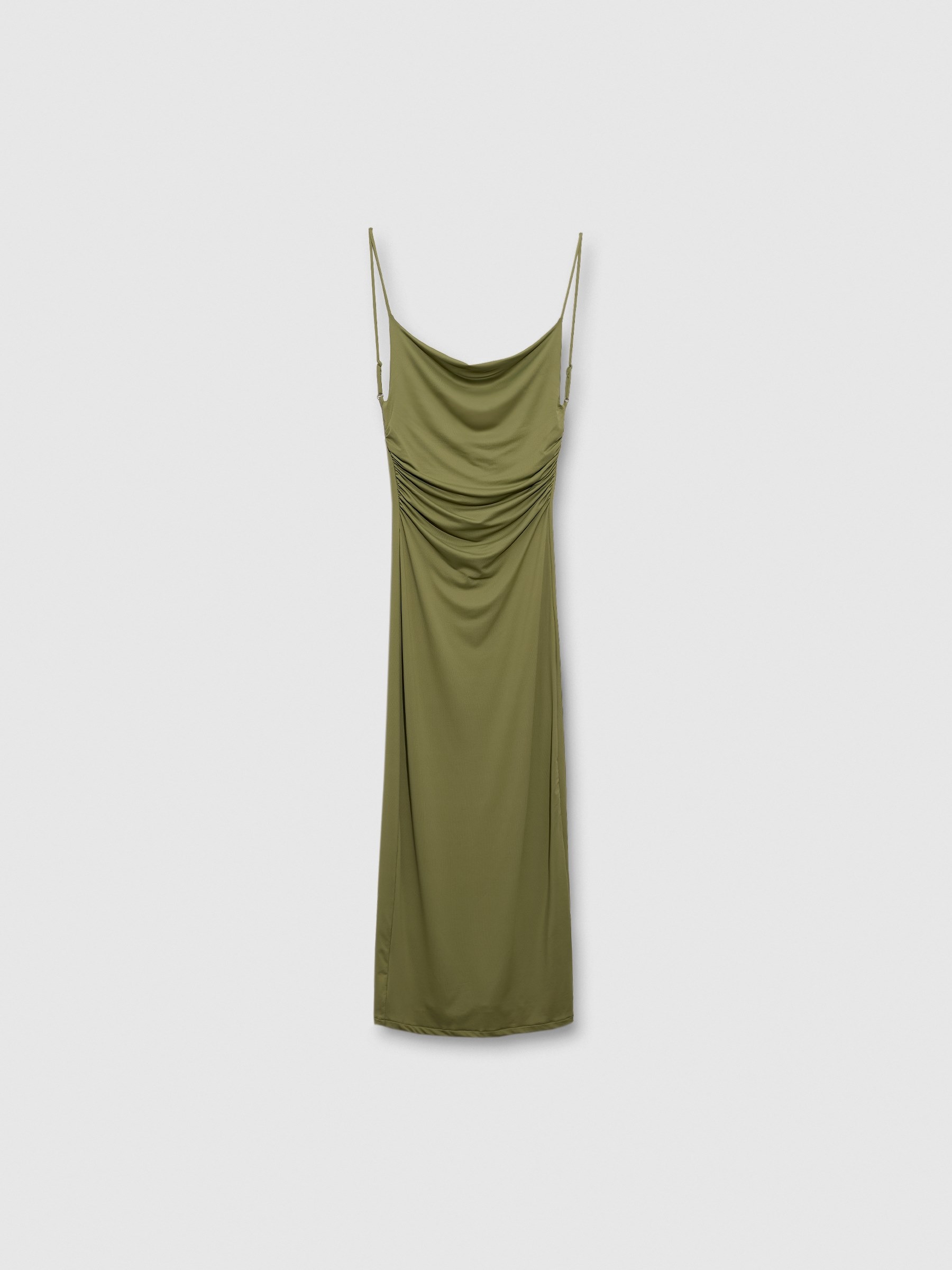Vestido midi drapeado verde oliva vista frontal três quartos