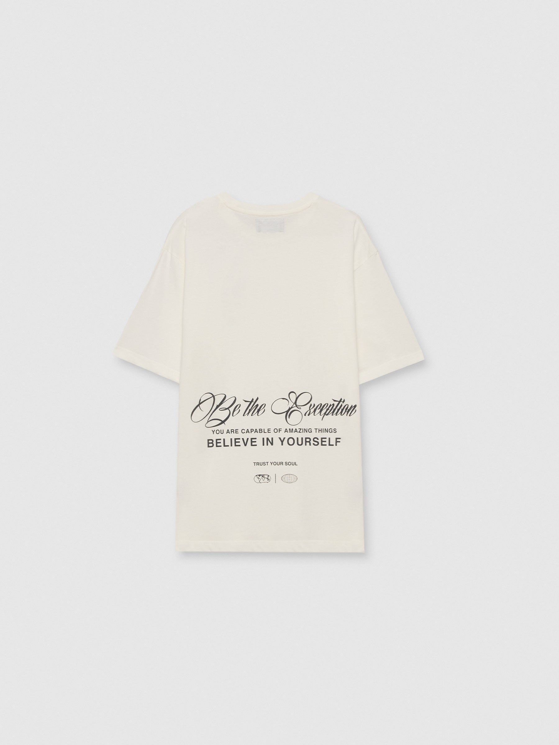 Camiseta Trust your Soul blanco roto vista media frontal