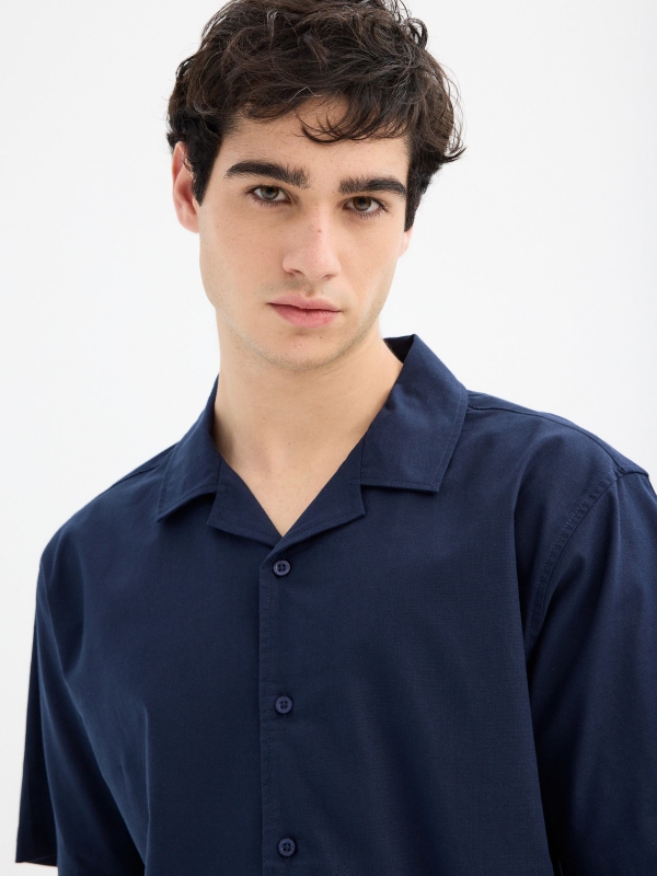 Short sleeve plain shirt navy detail view