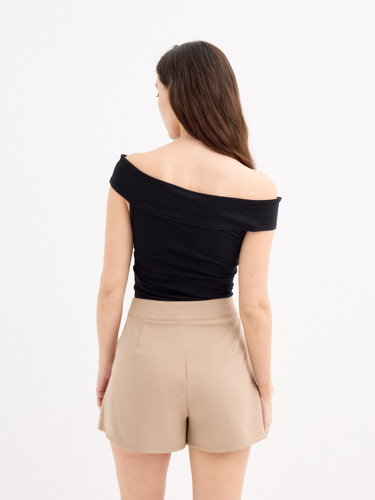 Falda pantalón tablas taupe vista media trasera