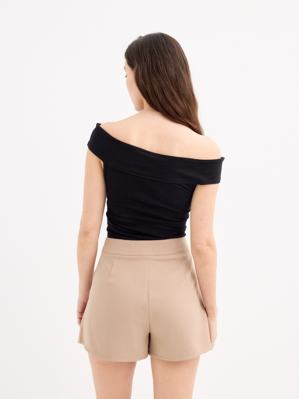 Falda pantalón tablas taupe vista media trasera