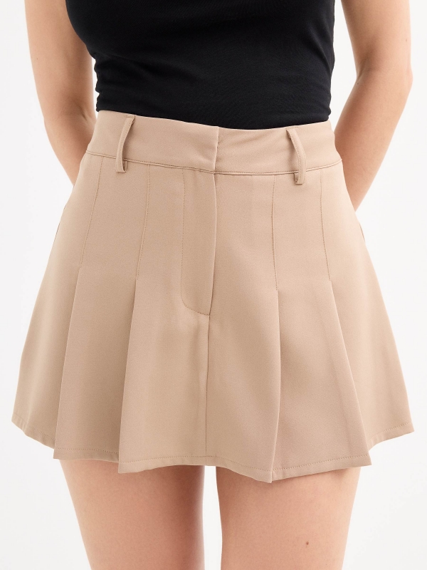 Falda pantalón tablas taupe vista detalle frontal