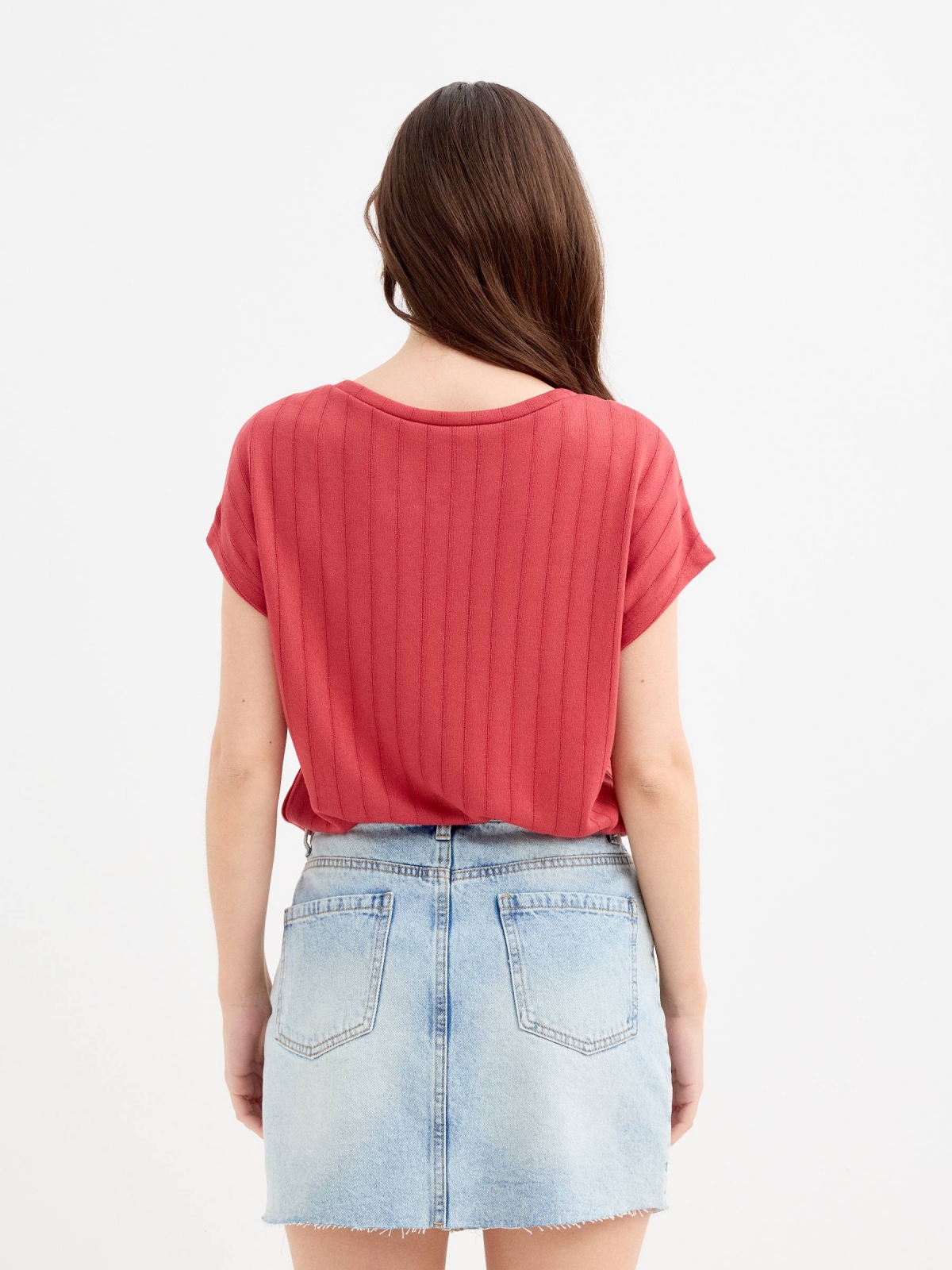 Camiseta de manga curta textura terracota vista meia traseira