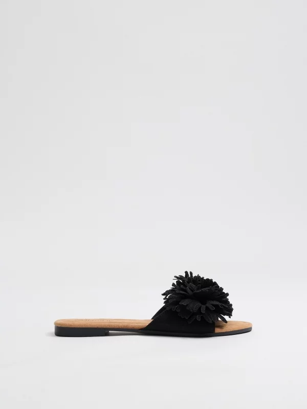 Sandália pala pompom preto vista perfil