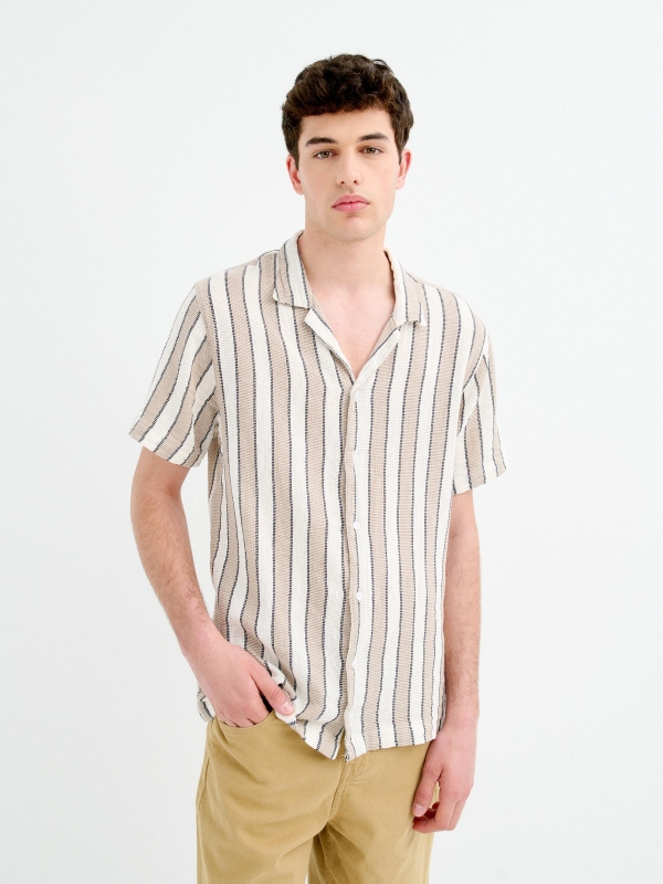 Camisa manga corta rústica rayas beige vista media frontal