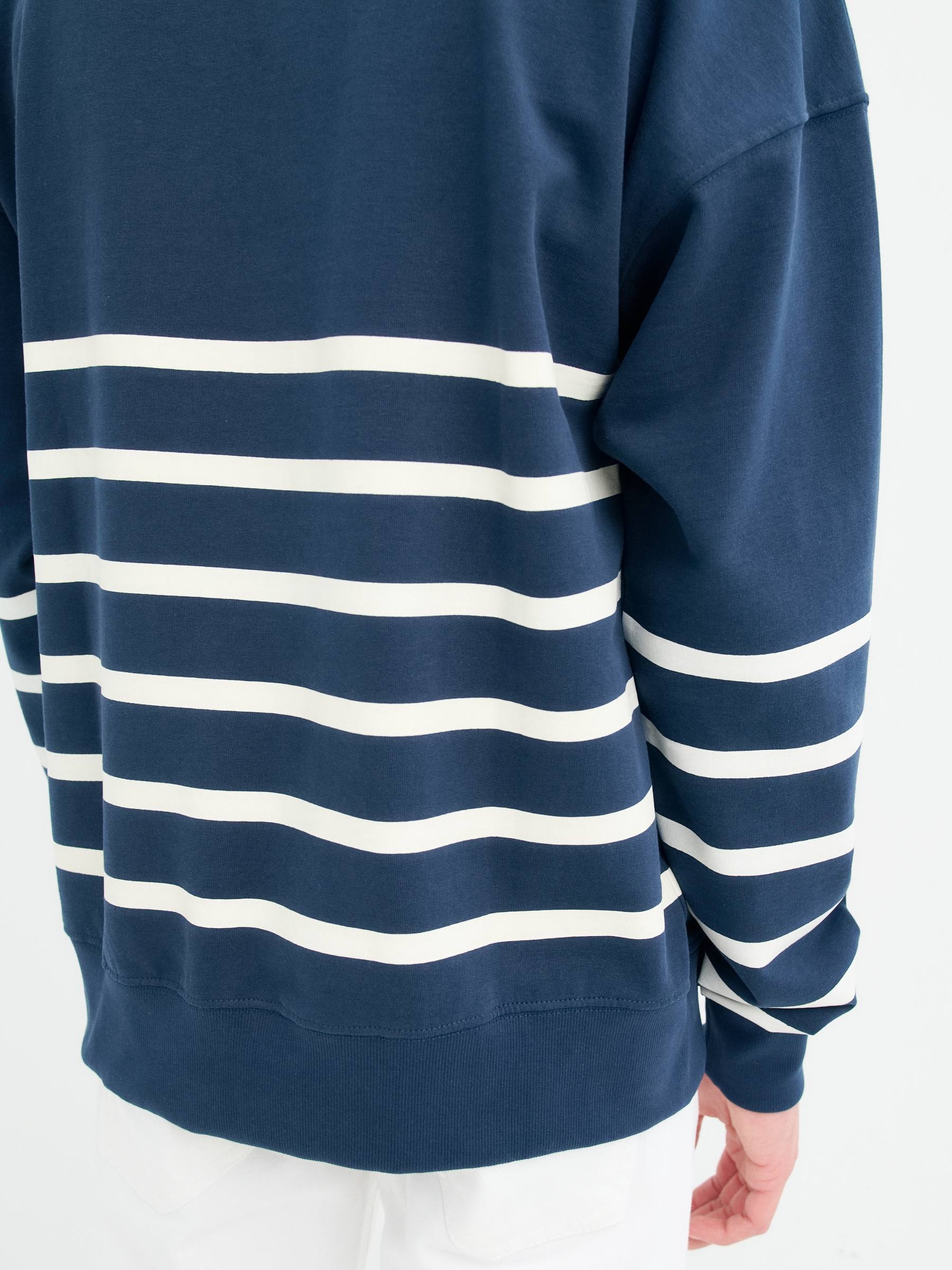 Blue Reflection crewneck sweatshirt navy middle front view