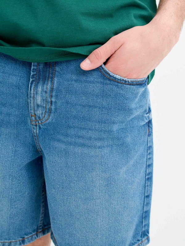 Straight denim bermudas blue detail view