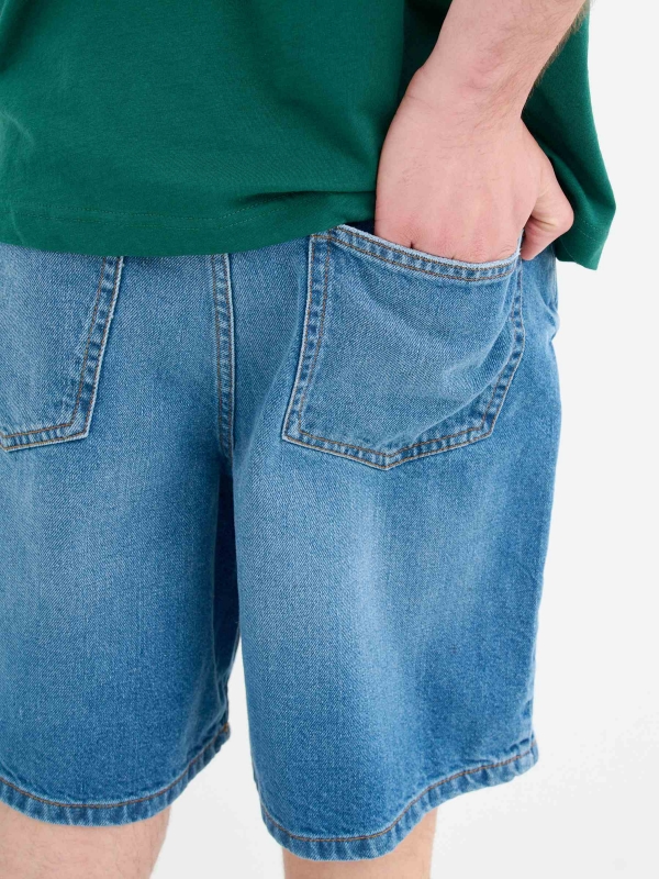 Straight denim bermudas blue detail view