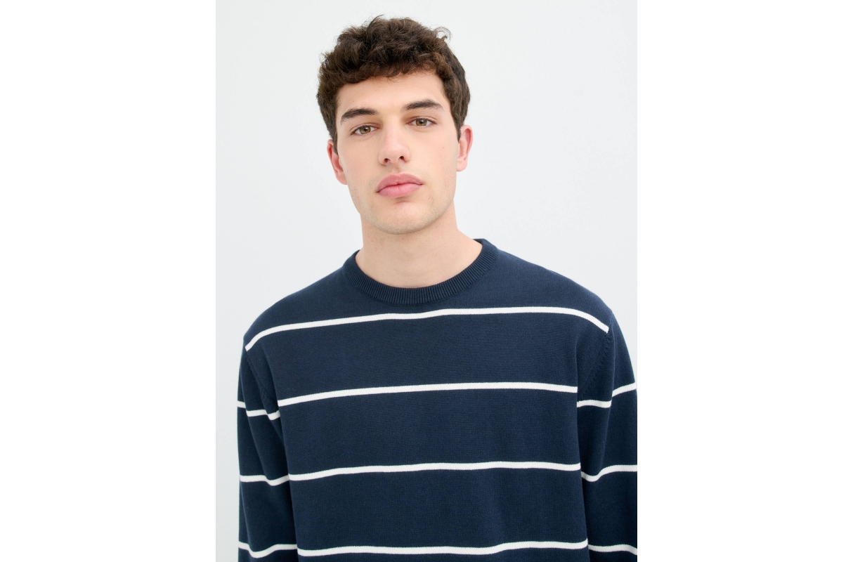 Striped jersey navy middle front view